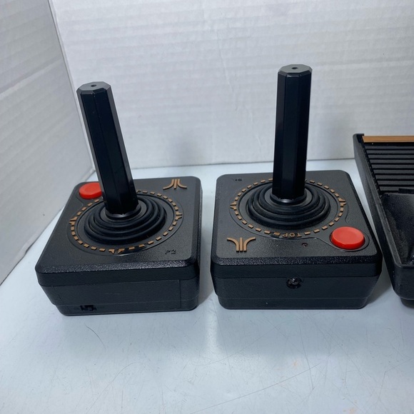 Atari Flashback 4 special edition console & 2 controllers. - Picture 7 of 14
